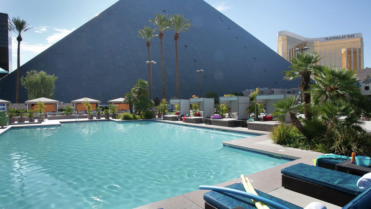 luxor hotel and casino resort fee includes