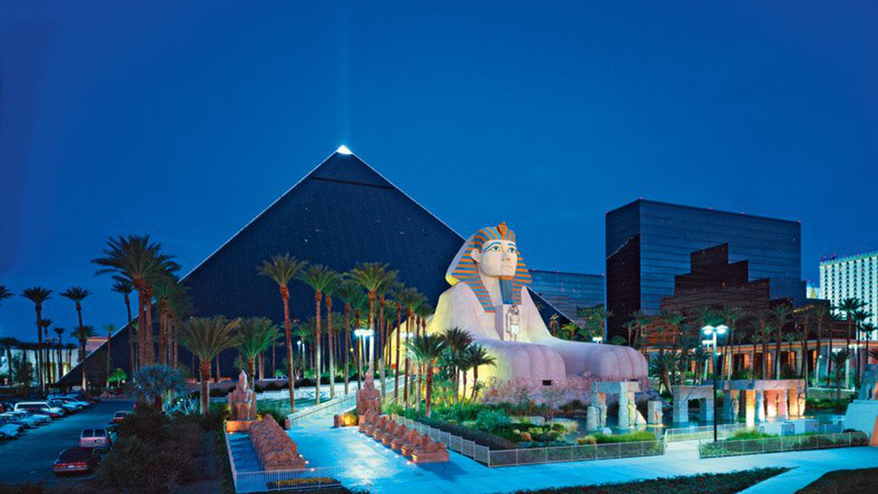 luxor hotel and casino from airport